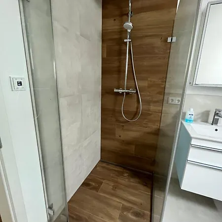 Moderne Einliegerwohnung Am Park Weingarten