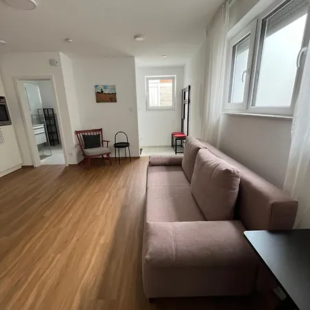 Moderne Einliegerwohnung Am Park Apartman