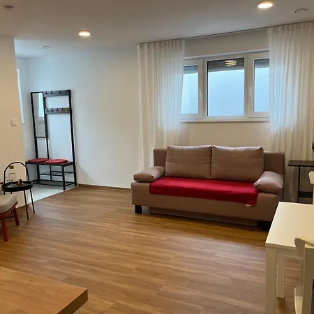 Moderne Einliegerwohnung Am Park Apartman *