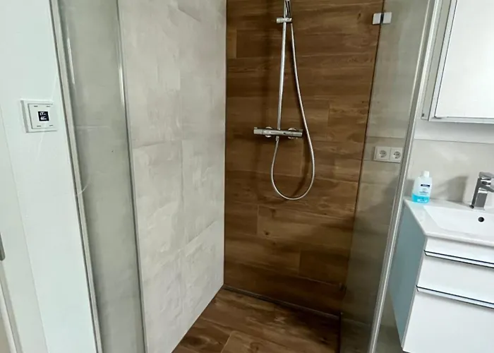 Moderne Einliegerwohnung Am Park Вайнгартен